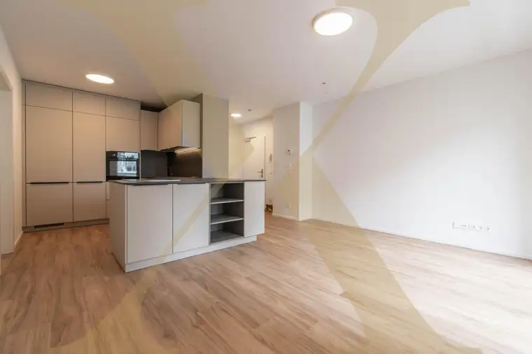 ERSTBEZUG! Teilmöblierte Neubau 2-Zimmer-Wohnung mit Tiefgaragenplatz in Leondinger Zentrum zu vermieten!