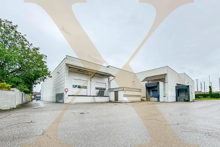 Lagerhalle samt Büros in verkehrstechnisch optimaler Lage in Wels zu vermieten! Gleisanschluss vorhanden! Erweiterbar!