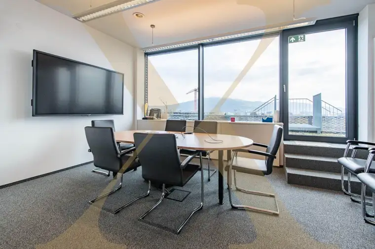 Großzügige Bürofläche im ETECH-Center Linz zu vermieten!