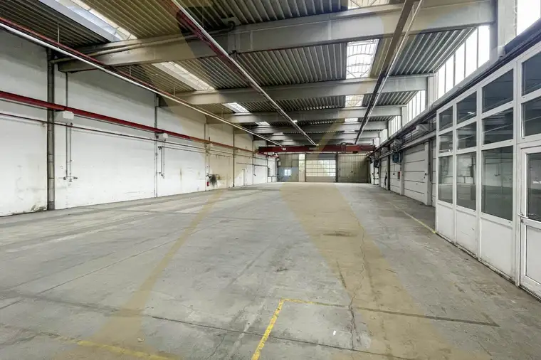 Attraktives Gewerbeobjekt mit Büro- und Hallenflächen in Top-Lage von Haid/Ansfelden zu vermieten!