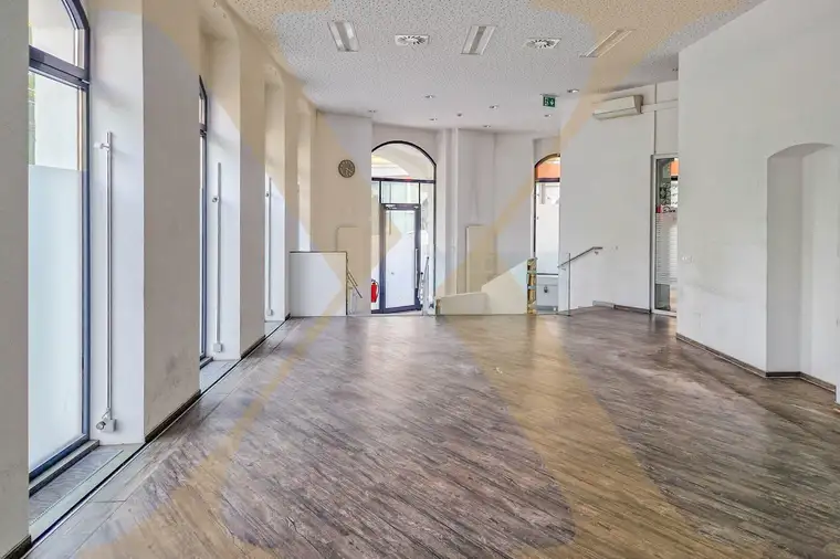 Klimatisierte Geschäfs-/Bürofläche mit idealer Sichtbarkeit im Zentrum von Linz zu vermieten!