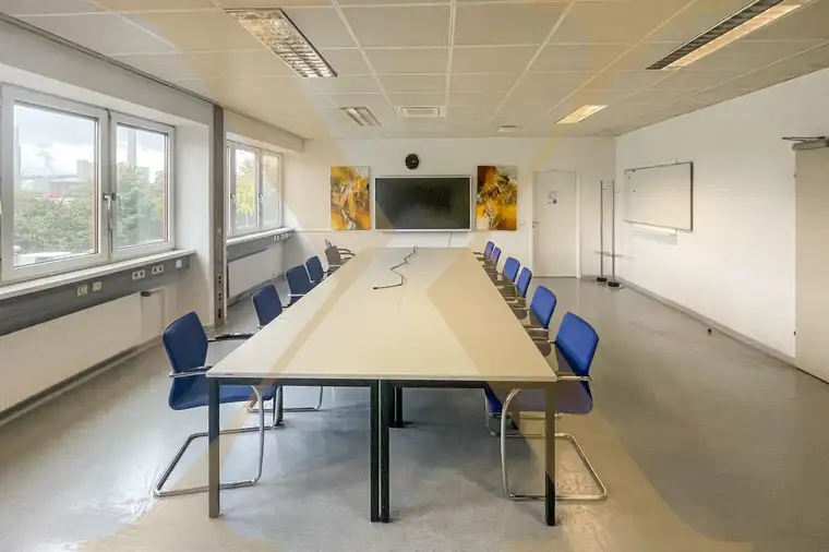 Bürotrakt in perfekter Lage im Linzer Hafengebiet zu vermieten! Außenlagerfläche optional anmietbar!