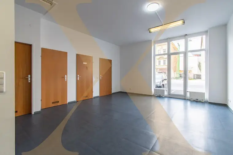 PROVISIONSFRI! Frequentierte Büro-/Geschäftsfläche in idealer Verkehrslage in Linz zu vermieten!