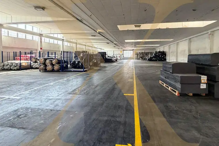 Vielseitig nutzbare Gewerbehalle in Linzer Betriebsbaugebiet zu vermieten!