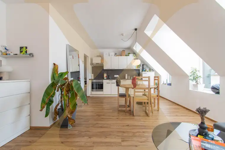 Moderne 2-Zimmer-Dachgeschosswohnung mit hochwertiger Küche nahe Lentia zu vermieten!