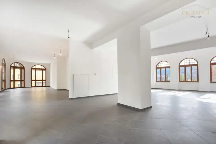 Repräsentative Räume im historischen Altbau - Erstbezug nach Generalsanierung