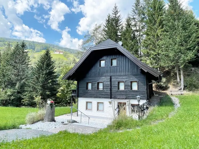 Großes Grundstück mit Landhaus - Tolle Gelegenheit!