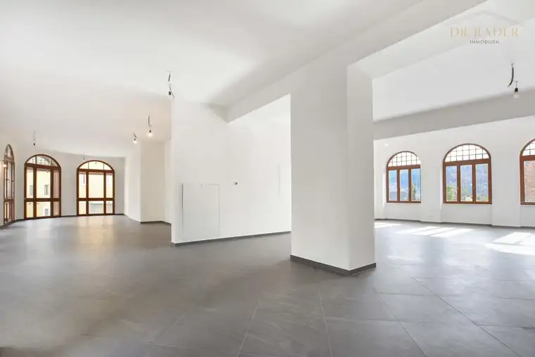 Repräsentative Räume im historischen Altbau - Erstbezug nach Generalsanierung