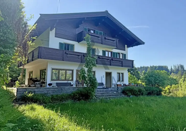 Ehemalige Pension mit Entwicklungspotenzial in Hanglage mit traumhaften Kaiserblick