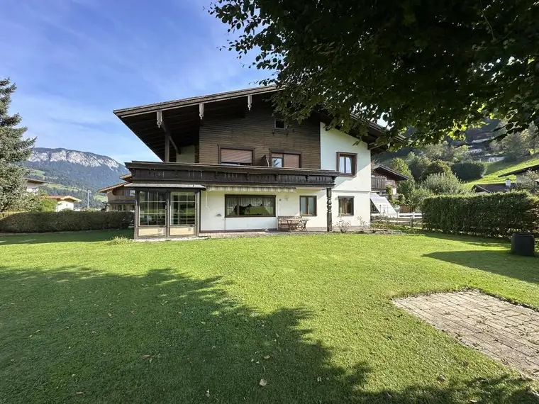 Wohnhaus in idyllischer Lage mit Bergblick