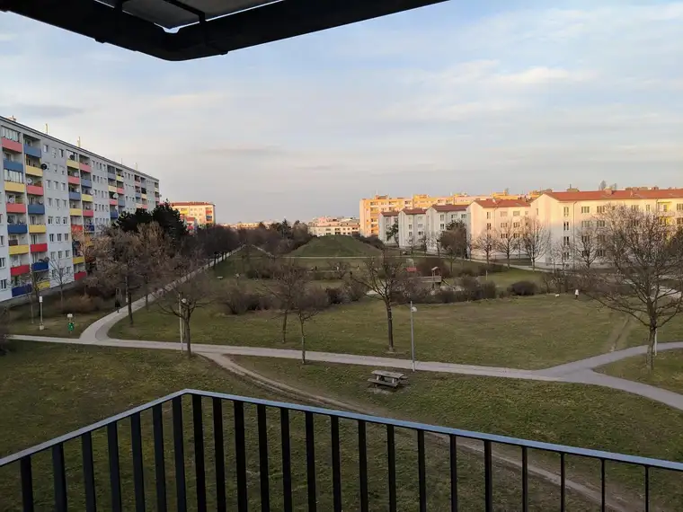 Helle, ruhige 3 Zi. Whg m. Balkon u. Garagenplatz, direkt neben der U2 Hardeggasse