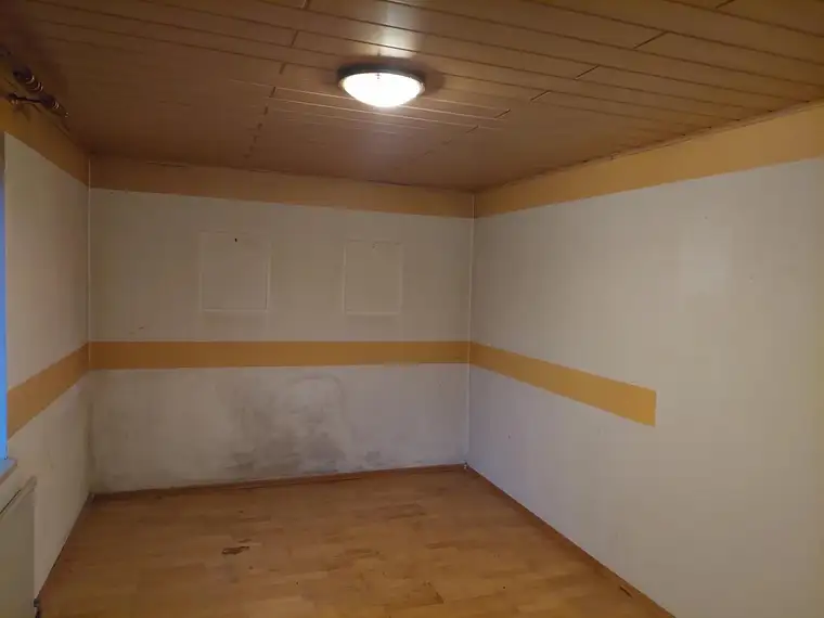 Sanierungsbedürftiges Haus
