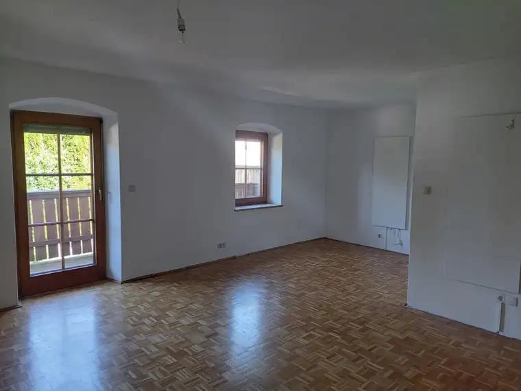 1 Zimmer Wohnung mit Balkon und Parkplatz