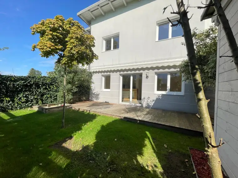 Modernes Mittelreihenhaus mit Garten in Top-Lage Rif