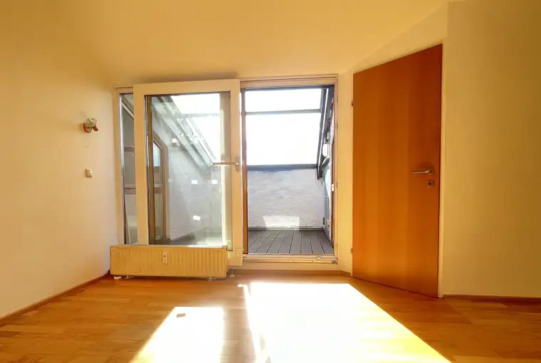 Leistbare, helle 2 Zimmer- Dachgeschoß-Starterwohnung in Anthering