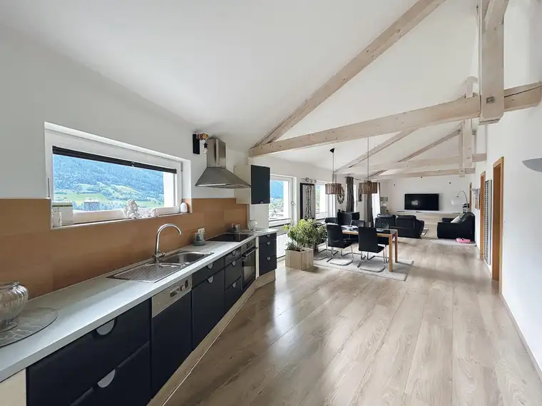 Attraktives 1-2 Familienhaus – Arbeiten und Wohnen unter einem Dach