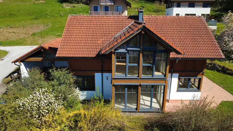 WOHLFÜHLFAKTOR - Haus mit SEEBLICK in MATTSEE