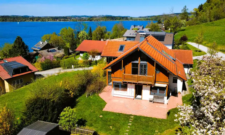WOHNTRAUM MIT AUSSICHT - Haus mit SEEBLICK in MATTSEE