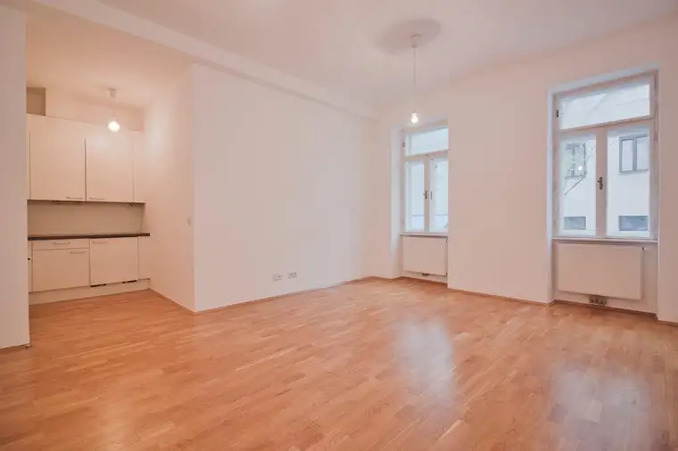 Hofseitige Altbau-Wohnung | Top Lage direkt neben U-Bahn