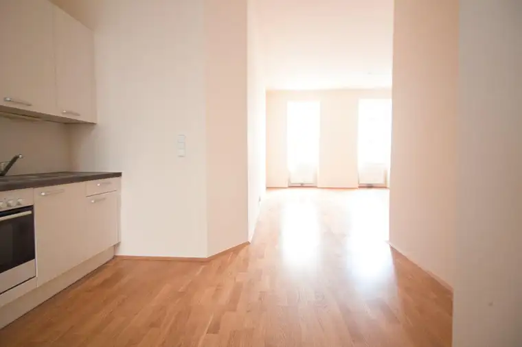 Sonnige, wunderschöne 2-Zimmer Altbau Wohnung in TOP Lage | 80 m zur U3 | Balkon-Anbau möglich