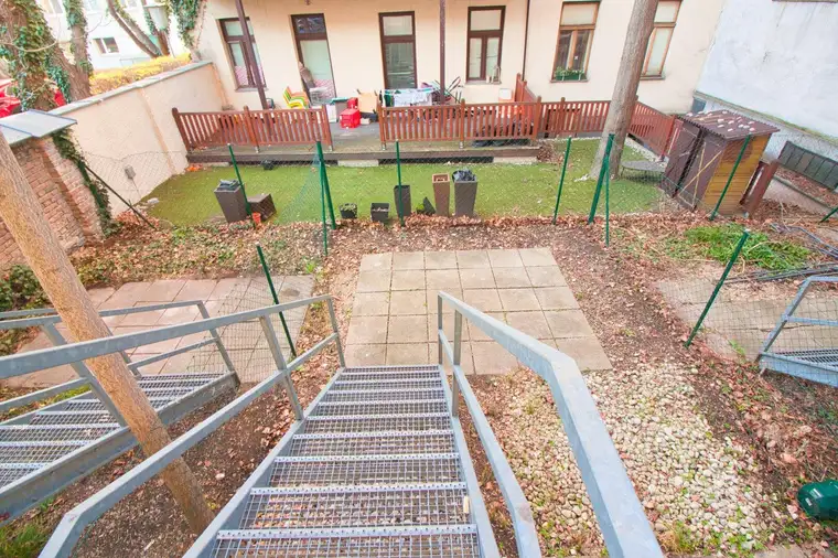 Ruhige Garten-Altbau-Wohnung | Fernwärme | Top Lage direkt neben U-Bahn