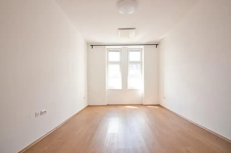 Sehr Schöne 1 Zimmer Wohnung plus Kabinett | 3.Stock | Nähe Lugner City