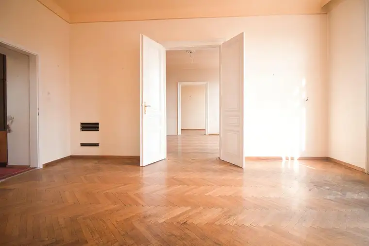 4-Zimmer Wohnung mit herrlichem Altbau-Flair | großzügig | sehr guter Grundriss | sanierungsbedürftig