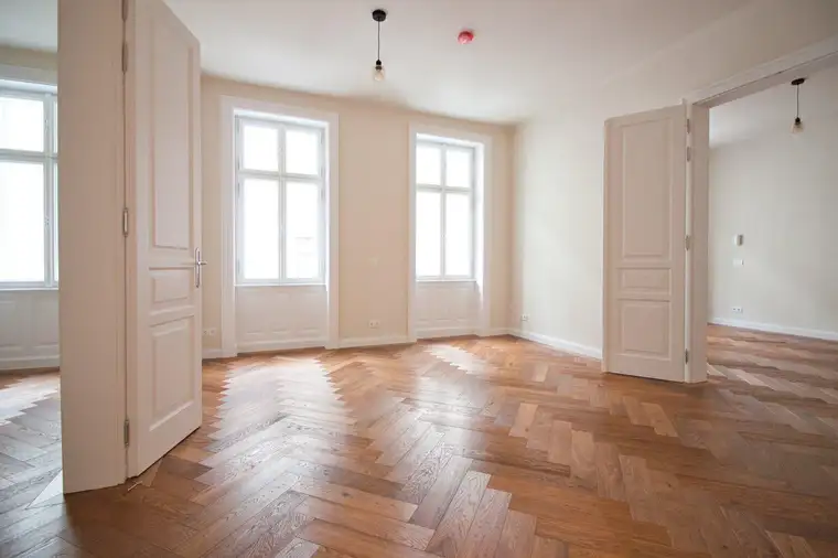 ERSTBEZUG im sanierten Altbaujuwel | 4 Zimmer + separate Küche | Nähe U6 Josefstädter Straße &amp; Alser Straße