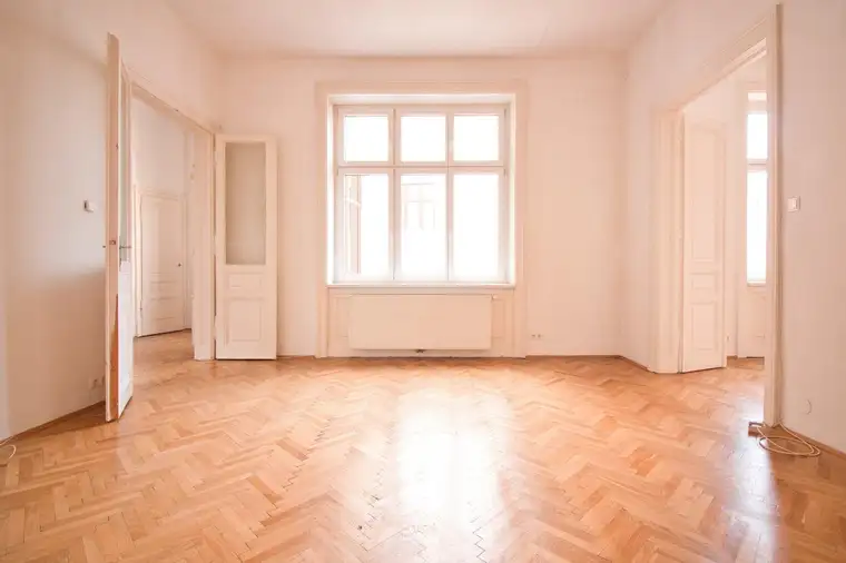 2-Zimmer Wohnung mit herrlichem Altbau-Flair | TOP Lage | Balkonanbau möglich