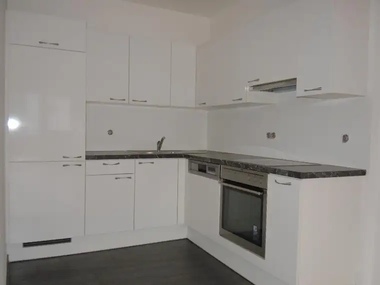 Helle 2-Zimmer-Wohnung mit hofseitigem Balkon - verfügbar ab November 2025