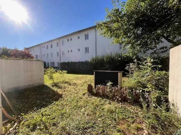 Tolle 2-Zimmer-Wohnung mit Eigengarten, Loggia und TG-Platz zu verkaufen