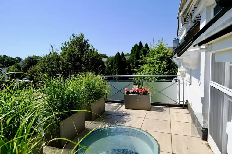STILVOLLE VILLA in Traumlage mit optimaler Raumaufteilung &amp; Pool!