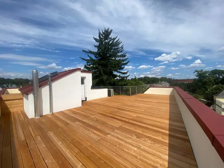 Traumhafte Lage: Stilvolle Dachgeschosswohnung Erstbezug