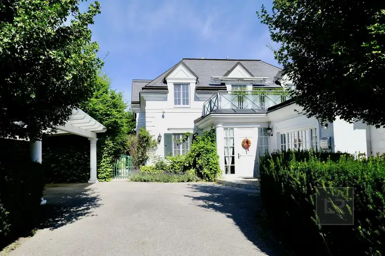 STILVOLLE VILLA in Traumlage mit optimaler Raumaufteilung &amp; Pool!