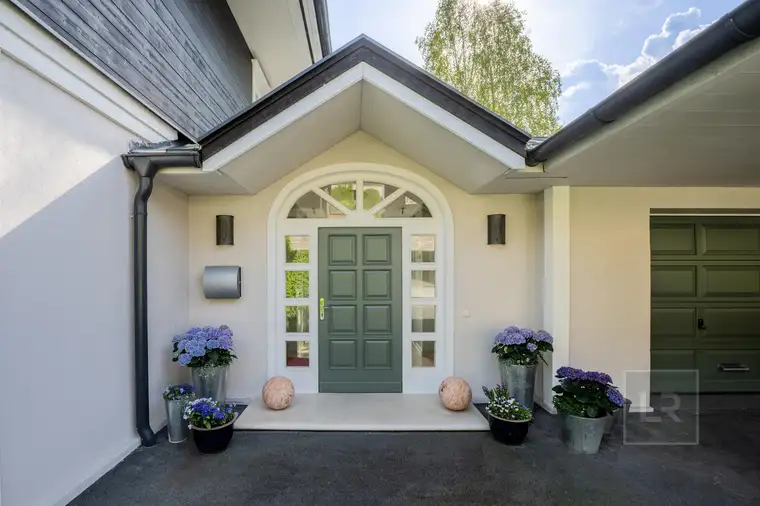 ELEGANTES LANDHAUS IN SONNIGER AUSSICHTSLAGE