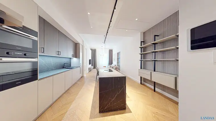 Elza Hallett, LANDAA Immobilien GmbH