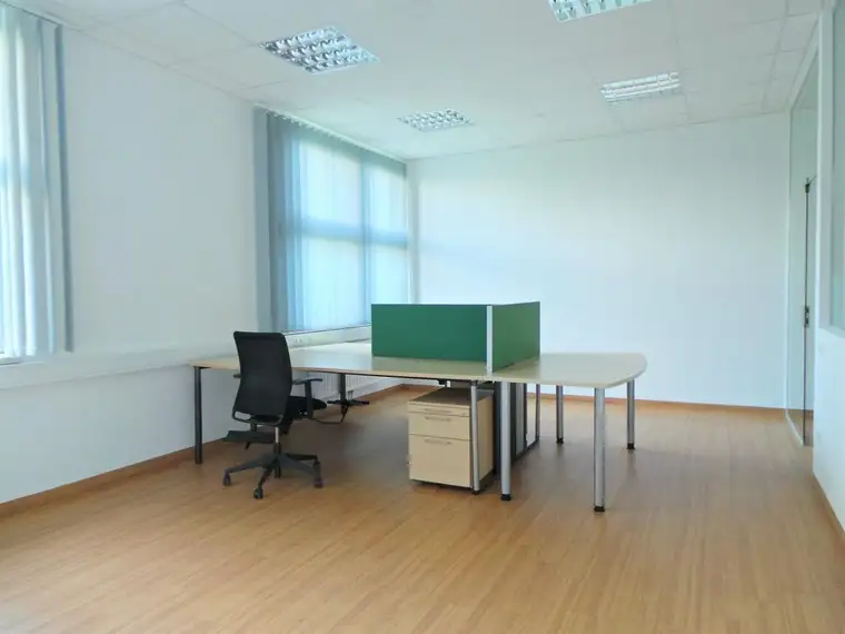 Neuwertiges Büro / Ordination in zentraler, frequentierter Lage in Lenzing!!
