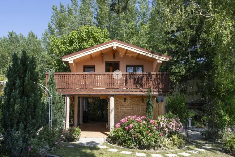 Kleines Paradies in Stadtnähe - mit großem Garten und Whirlpool