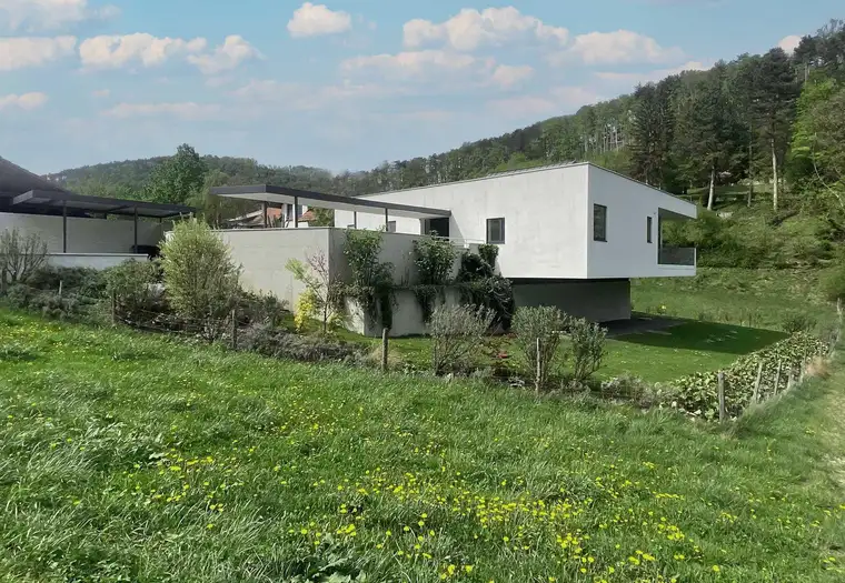 Modernes Architektenhaus in idyllischer und ruhiger Umgebung