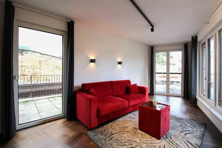 Schöne Wohnung mit großer Terrasse und Grünfläche - zur Kurzzeitvermietung geeignet