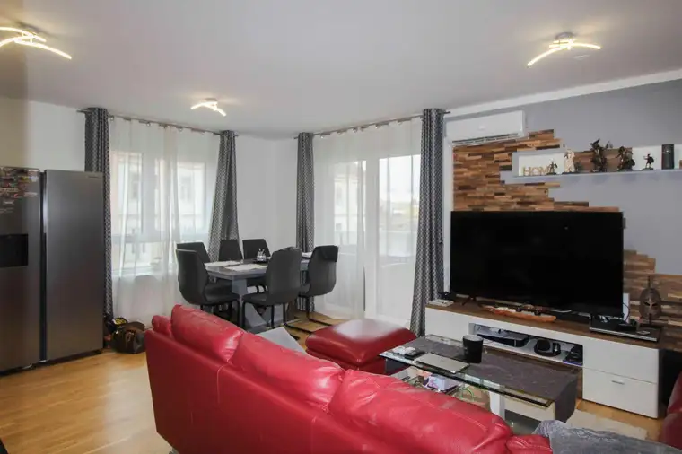 Exklusiv: Sehr schöne 3-Zi.-ETW mit Terrasse, Garagenstellplatz und zusätzlichen Stellplatz 