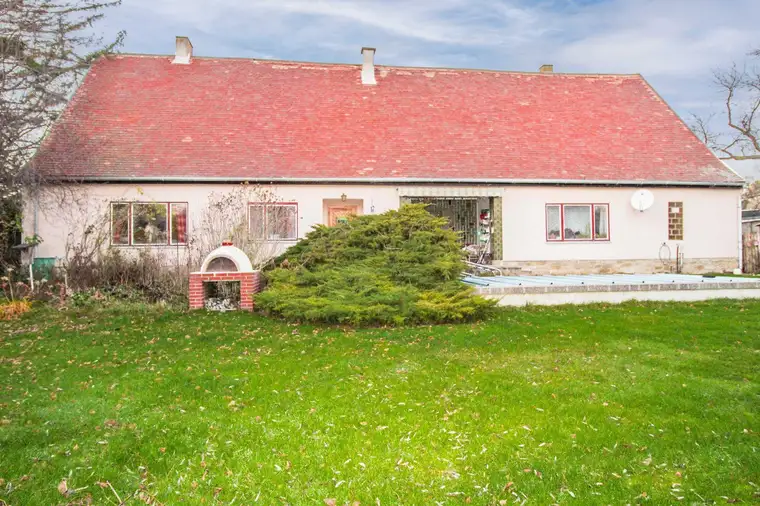 Schönes Grundstück mit Altbestand, gleicht einem märchenhaften alten Bauernhaus mit viel Potenzial