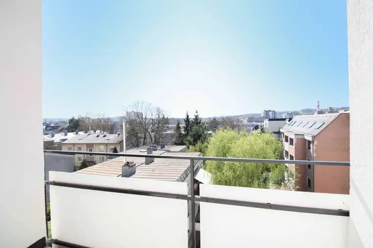 Helle &amp; ruhige 2-Zi.-Wohnung mit Südbalkon !