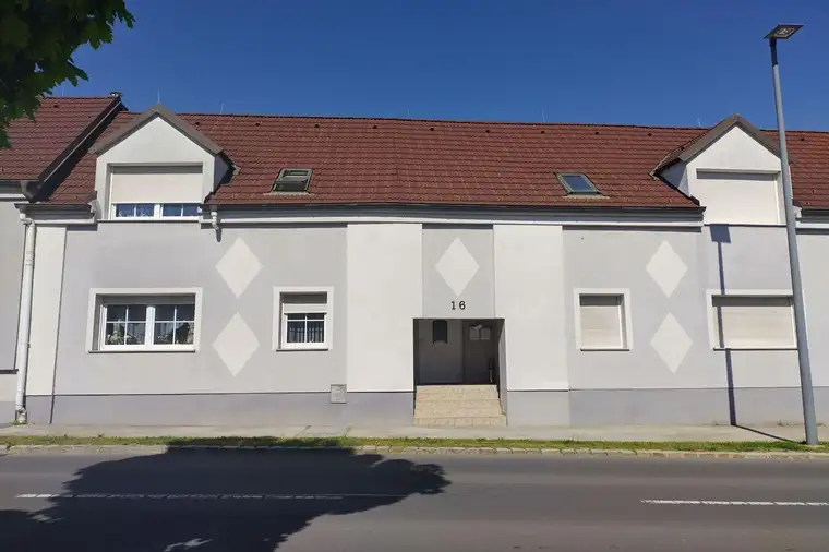 Vollvermietetes MFH mit 5 Einheiten und Top-Potenzial zur flexiblen Nutzung