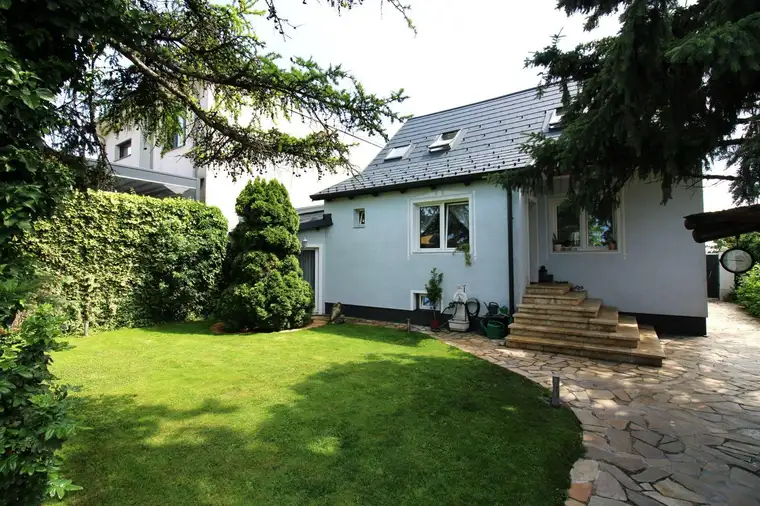 Ihr Traumhaus! Gepflegtes Zuhause mit großzügigem Garten, Pool und Doppelgarage inkl. Nebengebäude