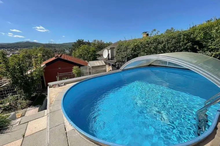 Einziehen und Wohlfühlen – Charmantes Einfamilienhaus mit Fernblick, Garten und Pool
