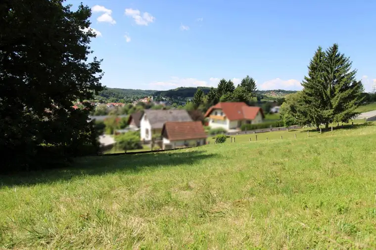 Rarität, schönes Baugrundstück in zentraler Lage mit Aussicht, leichte Hanglage, Baudichte 0,2-0,6