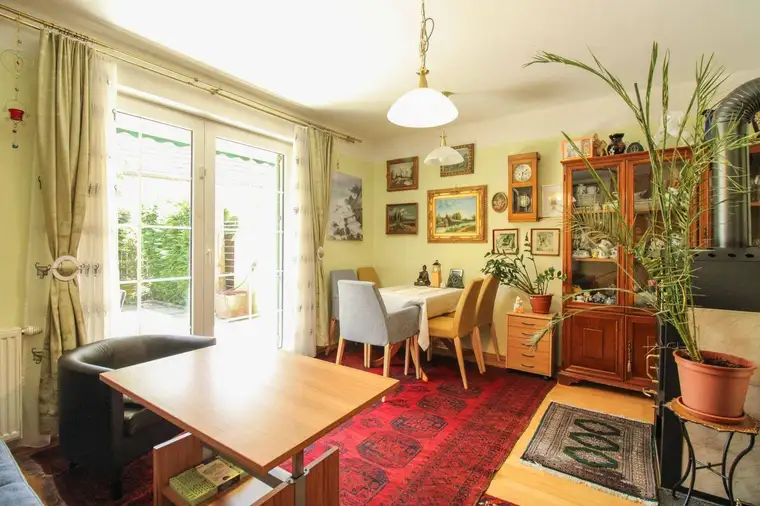Familienfreundliches Wohnen in Münchendorf: Reihenmittelhaus mit Terrasse und gemütlichem Garten