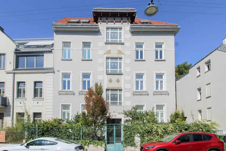 Wohnen mit Stil: Modernes Souterrain Loft mit eigenem Garten und Garagenplatz in Top Lage