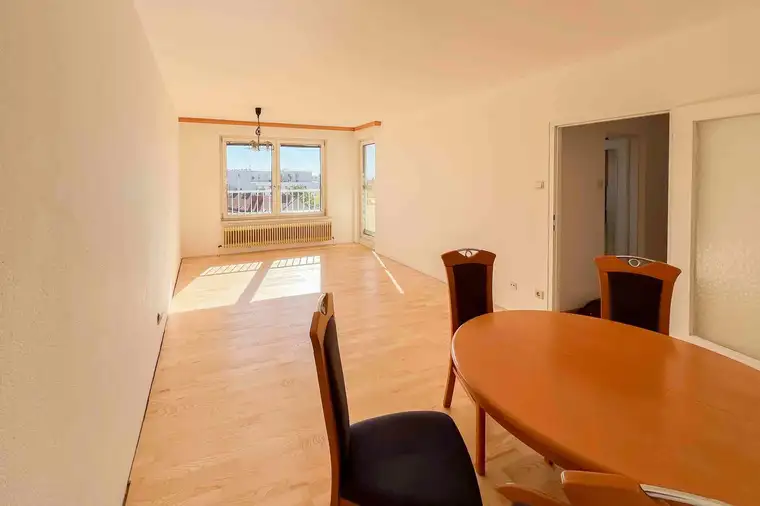 Neu renovierte Wohnung mit Ausblick über Wien und Wr. Neustadt